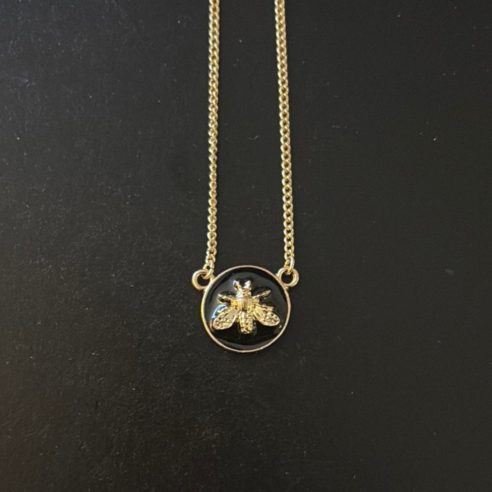 4/$20 🌻 Bee Pendant Necklace